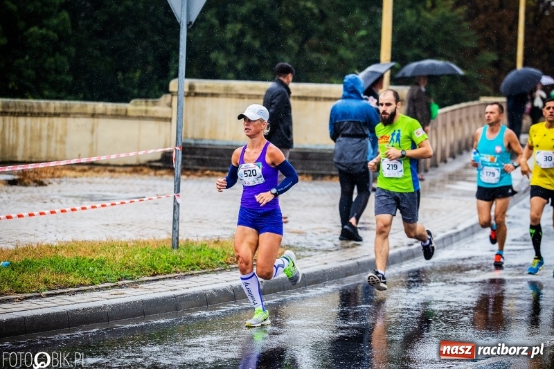 Zdjęcie w galerii na portalu naszraciborz.pl: V RAFAKO Półmaraton Racibórz - bramka otwarta wiadomości z regionu
