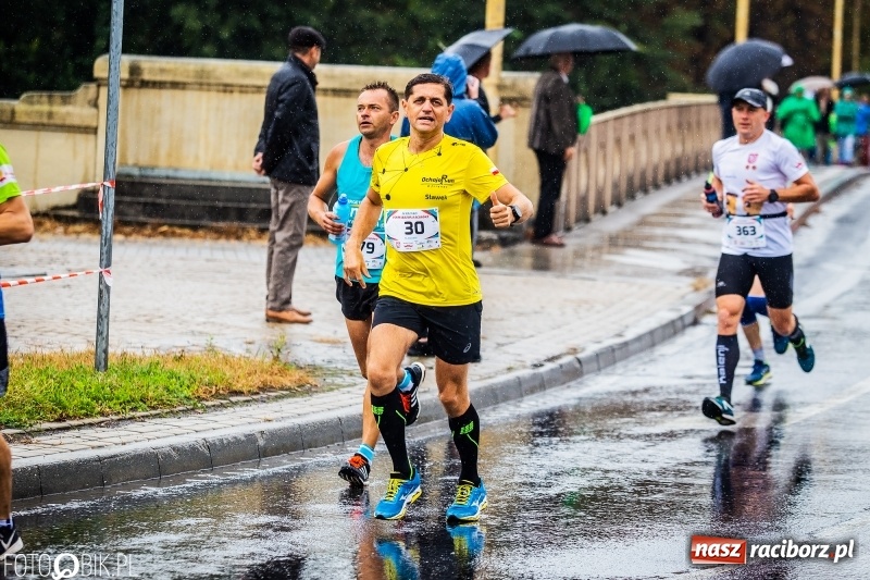 Zdjęcie w galerii na portalu naszraciborz.pl: V RAFAKO Półmaraton Racibórz - bramka otwarta wiadomości z regionu