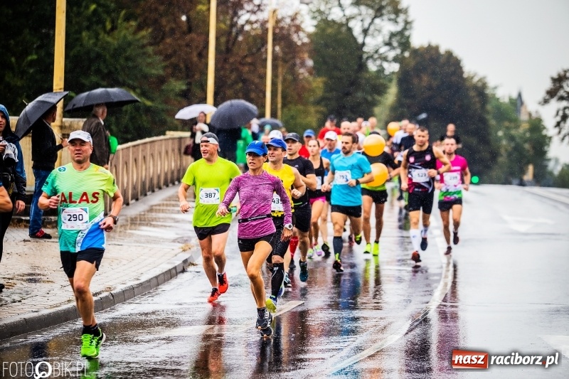 Zdjęcie w galerii na portalu naszraciborz.pl: V RAFAKO Półmaraton Racibórz - bramka otwarta wiadomości z regionu