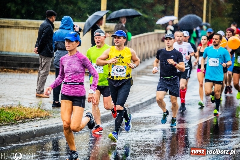 Zdjęcie w galerii na portalu naszraciborz.pl: V RAFAKO Półmaraton Racibórz - bramka otwarta wiadomości z regionu
