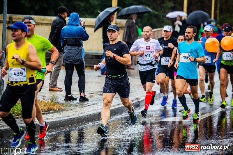 Zdjęcie w galerii na portalu naszraciborz.pl: V RAFAKO Półmaraton Racibórz - bramka otwarta wiadomości z regionu