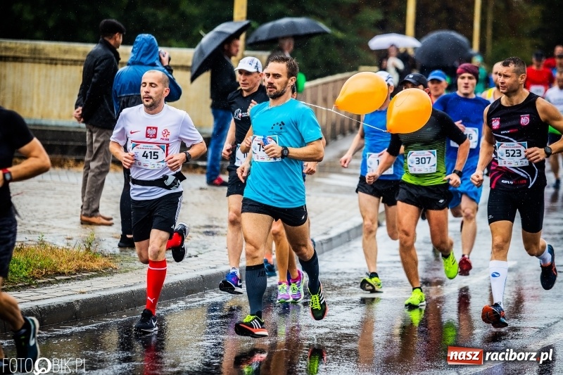 Zdjęcie w galerii na portalu naszraciborz.pl: V RAFAKO Półmaraton Racibórz - bramka otwarta wiadomości z regionu