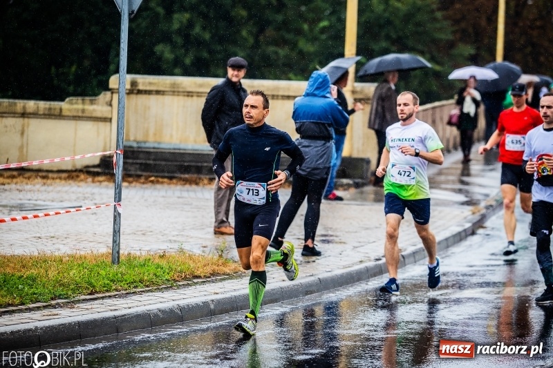 Zdjęcie w galerii na portalu naszraciborz.pl: V RAFAKO Półmaraton Racibórz - bramka otwarta wiadomości z regionu