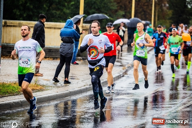 Zdjęcie w galerii na portalu naszraciborz.pl: V RAFAKO Półmaraton Racibórz - bramka otwarta wiadomości z regionu