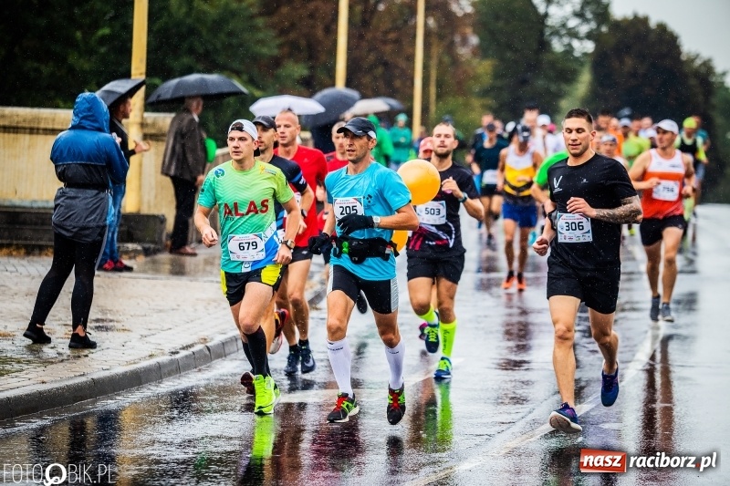 Zdjęcie w galerii na portalu naszraciborz.pl: V RAFAKO Półmaraton Racibórz - bramka otwarta wiadomości z regionu