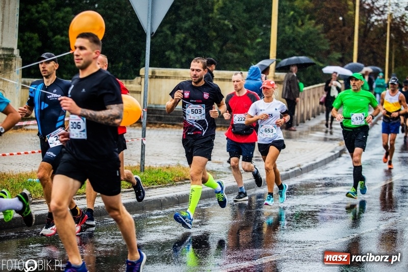 Zdjęcie w galerii na portalu naszraciborz.pl: V RAFAKO Półmaraton Racibórz - bramka otwarta wiadomości z regionu