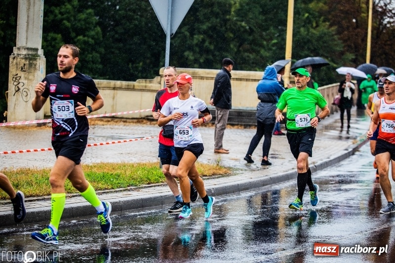 Zdjęcie w galerii na portalu naszraciborz.pl: V RAFAKO Półmaraton Racibórz - bramka otwarta wiadomości z regionu