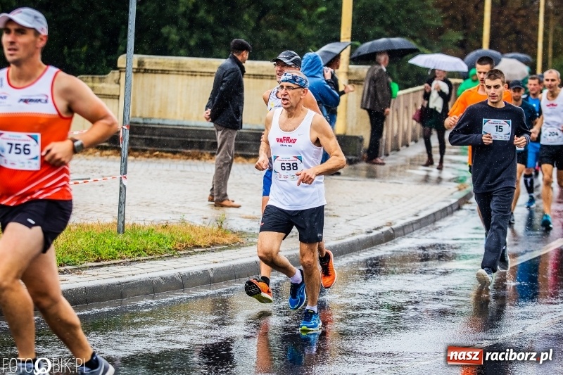 Zdjęcie w galerii na portalu naszraciborz.pl: V RAFAKO Półmaraton Racibórz - bramka otwarta wiadomości z regionu