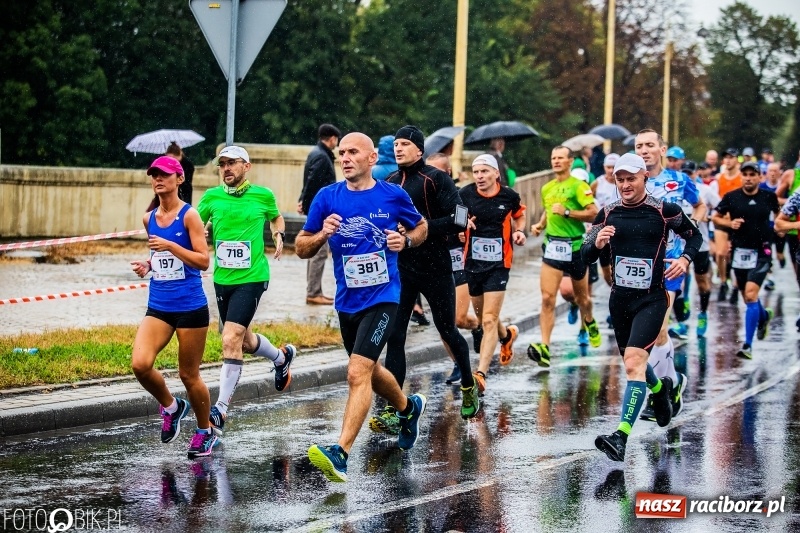 Zdjęcie w galerii na portalu naszraciborz.pl: V RAFAKO Półmaraton Racibórz - bramka otwarta wiadomości z regionu