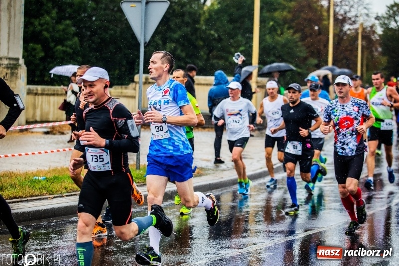 Zdjęcie w galerii na portalu naszraciborz.pl: V RAFAKO Półmaraton Racibórz - bramka otwarta wiadomości z regionu