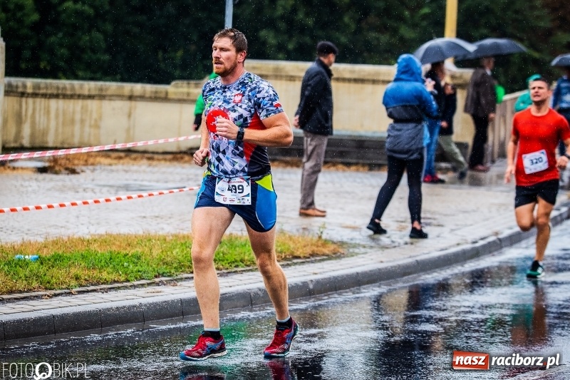 Zdjęcie w galerii na portalu naszraciborz.pl: V RAFAKO Półmaraton Racibórz - bramka otwarta wiadomości z regionu