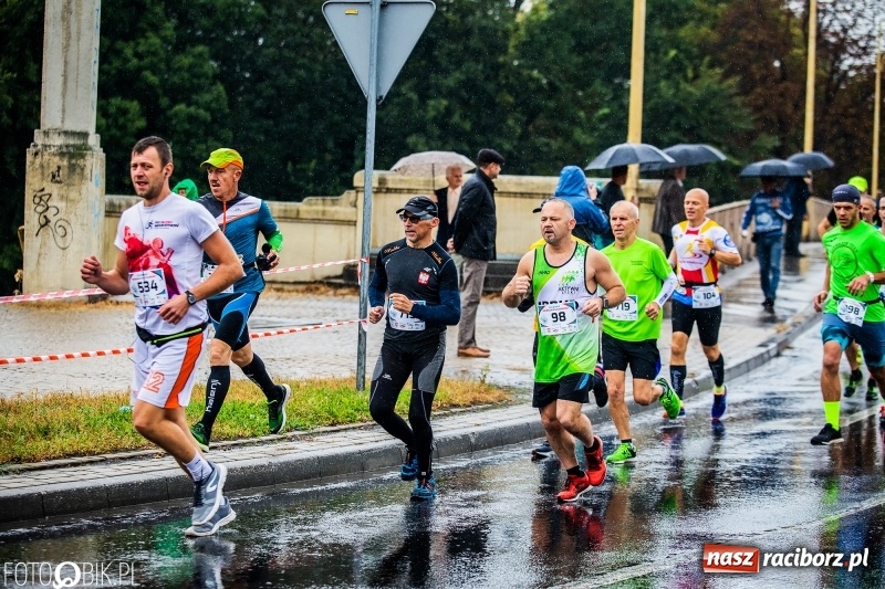 Zdjęcie w galerii na portalu naszraciborz.pl: V RAFAKO Półmaraton Racibórz - bramka otwarta wiadomości z regionu