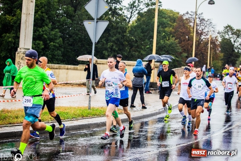 Zdjęcie w galerii na portalu naszraciborz.pl: V RAFAKO Półmaraton Racibórz - bramka otwarta wiadomości z regionu