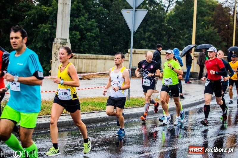 Zdjęcie w galerii na portalu naszraciborz.pl: V RAFAKO Półmaraton Racibórz - bramka otwarta wiadomości z regionu
