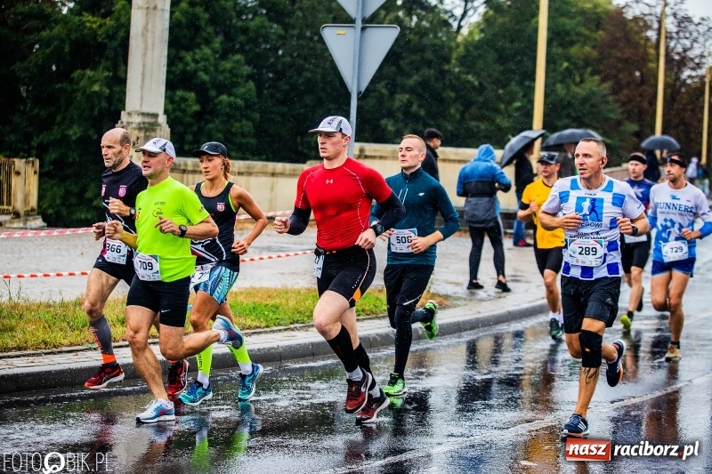 Zdjęcie w galerii na portalu naszraciborz.pl: V RAFAKO Półmaraton Racibórz - bramka otwarta wiadomości z regionu