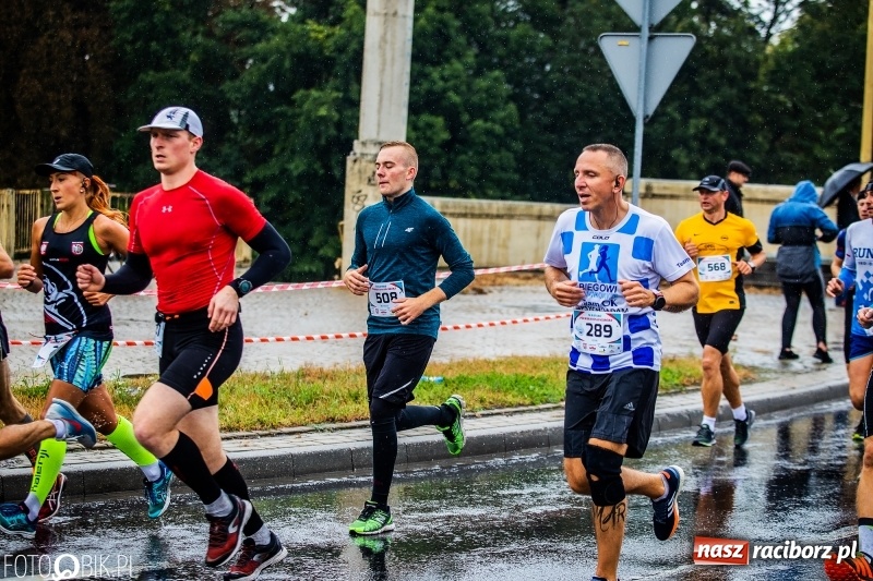 Zdjęcie w galerii na portalu naszraciborz.pl: V RAFAKO Półmaraton Racibórz - bramka otwarta wiadomości z regionu