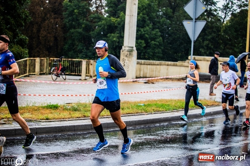 Zdjęcie w galerii na portalu naszraciborz.pl: V RAFAKO Półmaraton Racibórz - bramka otwarta wiadomości z regionu
