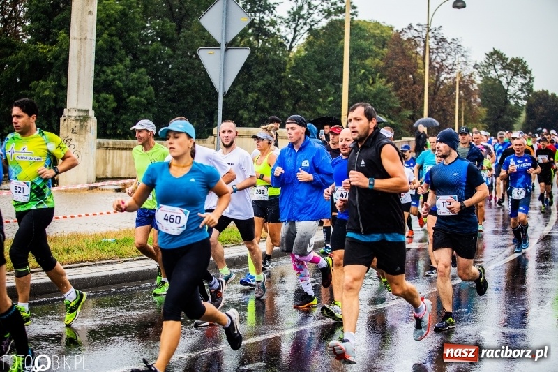 Zdjęcie w galerii na portalu naszraciborz.pl: V RAFAKO Półmaraton Racibórz - bramka otwarta wiadomości z regionu