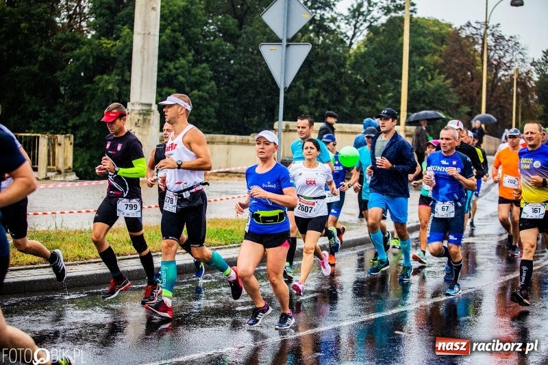 Zdjęcie w galerii na portalu naszraciborz.pl: V RAFAKO Półmaraton Racibórz - bramka otwarta wiadomości z regionu