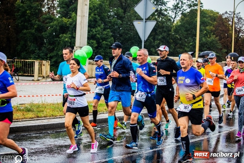 Zdjęcie w galerii na portalu naszraciborz.pl: V RAFAKO Półmaraton Racibórz - bramka otwarta wiadomości z regionu