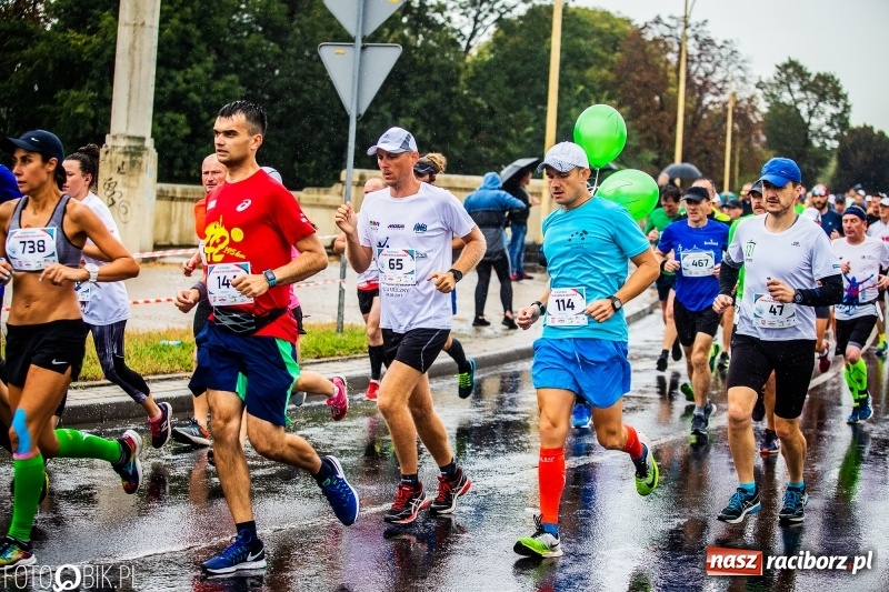 Zdjęcie w galerii na portalu naszraciborz.pl: V RAFAKO Półmaraton Racibórz - bramka otwarta wiadomości z regionu