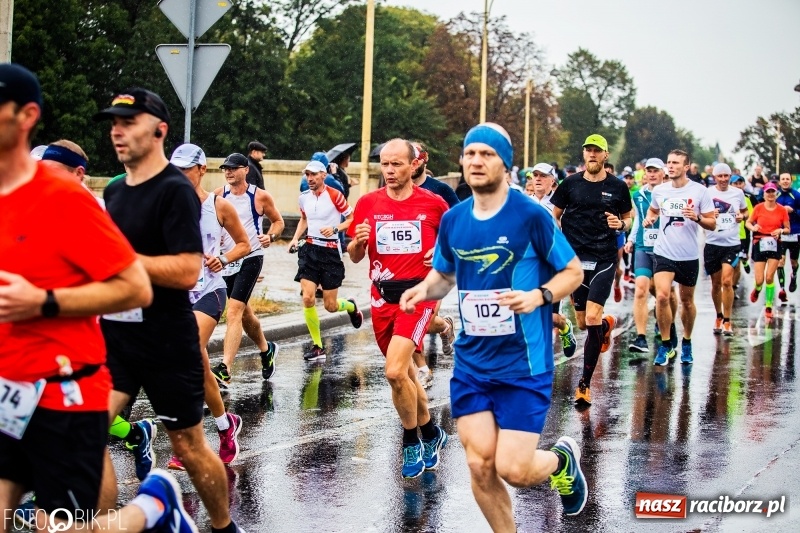 Zdjęcie w galerii na portalu naszraciborz.pl: V RAFAKO Półmaraton Racibórz - bramka otwarta wiadomości z regionu