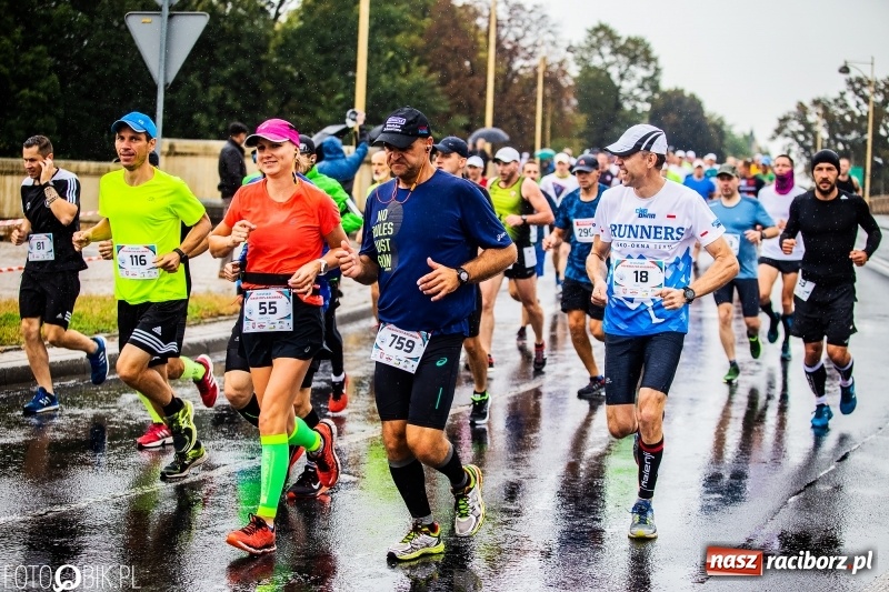 Zdjęcie w galerii na portalu naszraciborz.pl: V RAFAKO Półmaraton Racibórz - bramka otwarta wiadomości z regionu