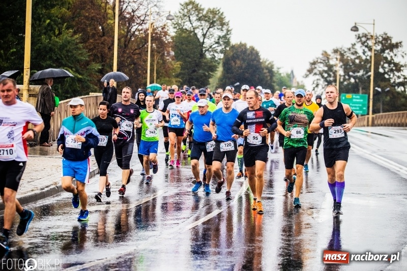 Zdjęcie w galerii na portalu naszraciborz.pl: V RAFAKO Półmaraton Racibórz - bramka otwarta wiadomości z regionu
