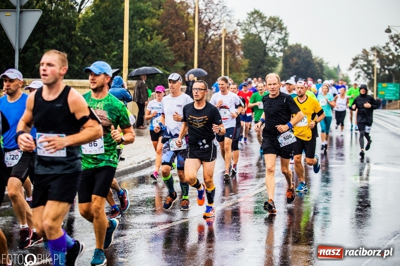 Zdjęcie w galerii na portalu naszraciborz.pl: V RAFAKO Półmaraton Racibórz - bramka otwarta wiadomości z regionu