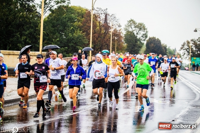 Zdjęcie w galerii na portalu naszraciborz.pl: V RAFAKO Półmaraton Racibórz - bramka otwarta wiadomości z regionu