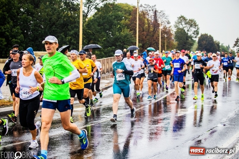 Zdjęcie w galerii na portalu naszraciborz.pl: V RAFAKO Półmaraton Racibórz - bramka otwarta wiadomości z regionu