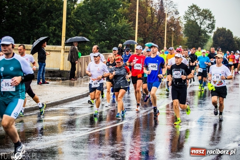 Zdjęcie w galerii na portalu naszraciborz.pl: V RAFAKO Półmaraton Racibórz - bramka otwarta wiadomości z regionu
