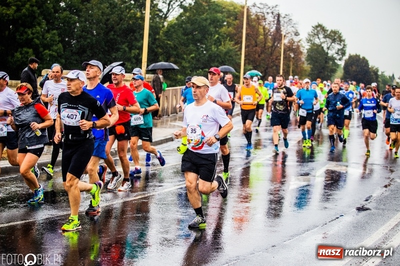 Zdjęcie w galerii na portalu naszraciborz.pl: V RAFAKO Półmaraton Racibórz - bramka otwarta wiadomości z regionu