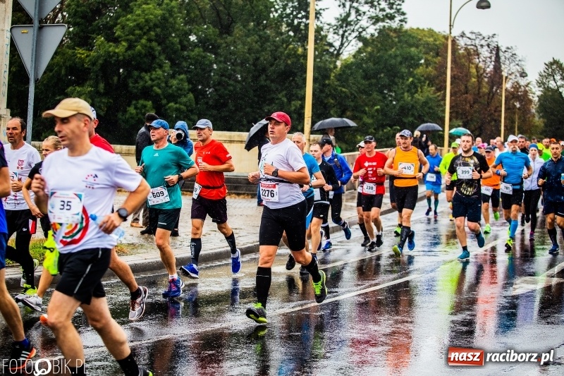 Zdjęcie w galerii na portalu naszraciborz.pl: V RAFAKO Półmaraton Racibórz - bramka otwarta wiadomości z regionu