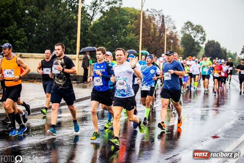 Zdjęcie w galerii na portalu naszraciborz.pl: V RAFAKO Półmaraton Racibórz - bramka otwarta wiadomości z regionu