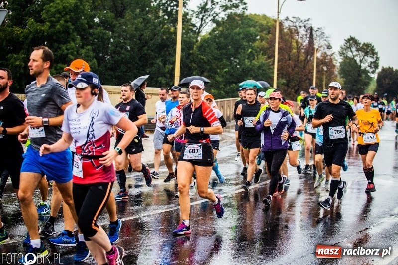 Zdjęcie w galerii na portalu naszraciborz.pl: V RAFAKO Półmaraton Racibórz - bramka otwarta wiadomości z regionu