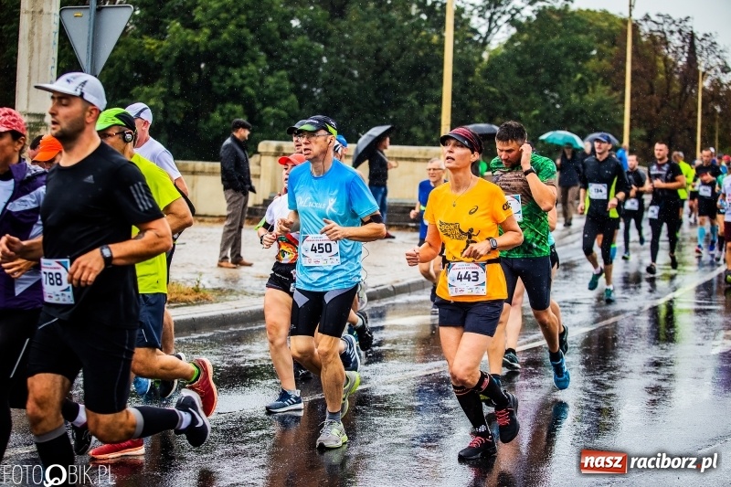 Zdjęcie w galerii na portalu naszraciborz.pl: V RAFAKO Półmaraton Racibórz - bramka otwarta wiadomości z regionu