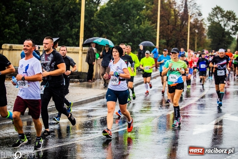 Zdjęcie w galerii na portalu naszraciborz.pl: V RAFAKO Półmaraton Racibórz - bramka otwarta wiadomości z regionu