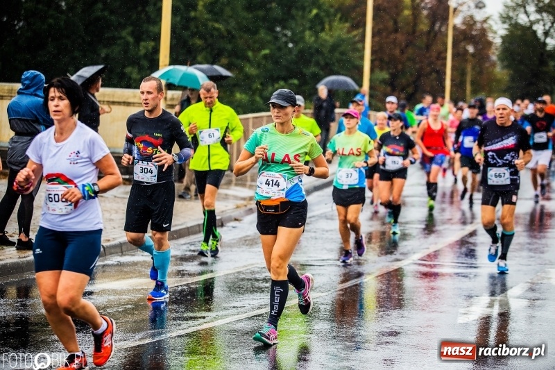 Zdjęcie w galerii na portalu naszraciborz.pl: V RAFAKO Półmaraton Racibórz - bramka otwarta wiadomości z regionu