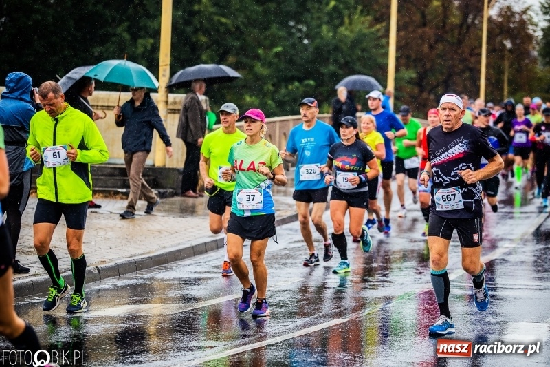 Zdjęcie w galerii na portalu naszraciborz.pl: V RAFAKO Półmaraton Racibórz - bramka otwarta wiadomości z regionu