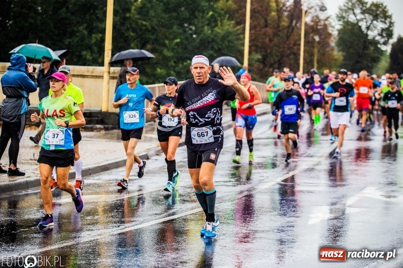 Zdjęcie w galerii na portalu naszraciborz.pl: V RAFAKO Półmaraton Racibórz - bramka otwarta wiadomości z regionu