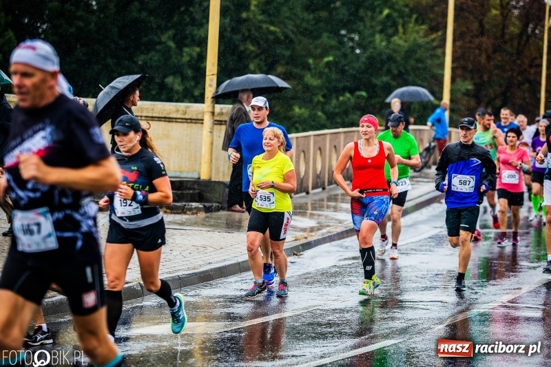 Zdjęcie w galerii na portalu naszraciborz.pl: V RAFAKO Półmaraton Racibórz - bramka otwarta wiadomości z regionu