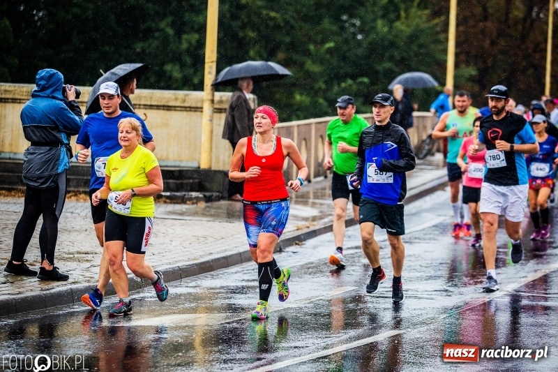 Zdjęcie w galerii na portalu naszraciborz.pl: V RAFAKO Półmaraton Racibórz - bramka otwarta wiadomości z regionu