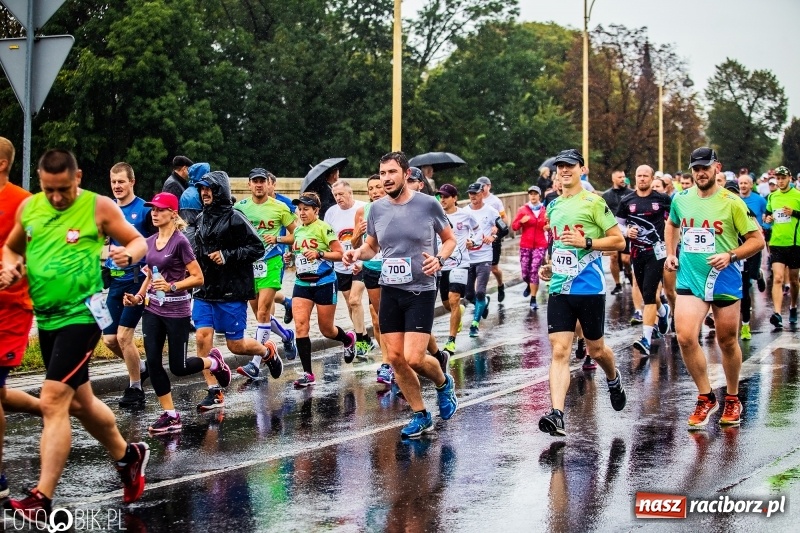 Zdjęcie w galerii na portalu naszraciborz.pl: V RAFAKO Półmaraton Racibórz - bramka otwarta wiadomości z regionu