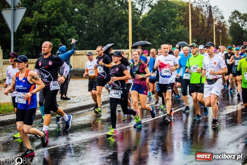 Zdjęcie w galerii na portalu naszraciborz.pl: V RAFAKO Półmaraton Racibórz - bramka otwarta wiadomości z regionu