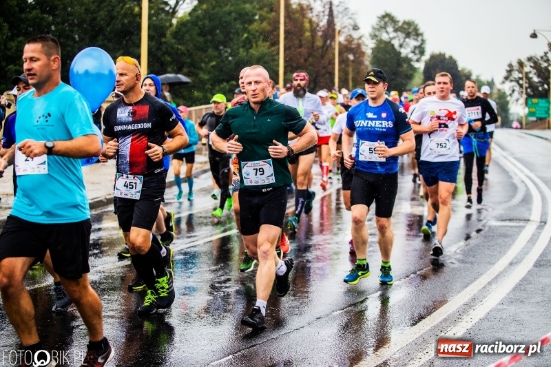 Zdjęcie w galerii na portalu naszraciborz.pl: V RAFAKO Półmaraton Racibórz - bramka otwarta wiadomości z regionu