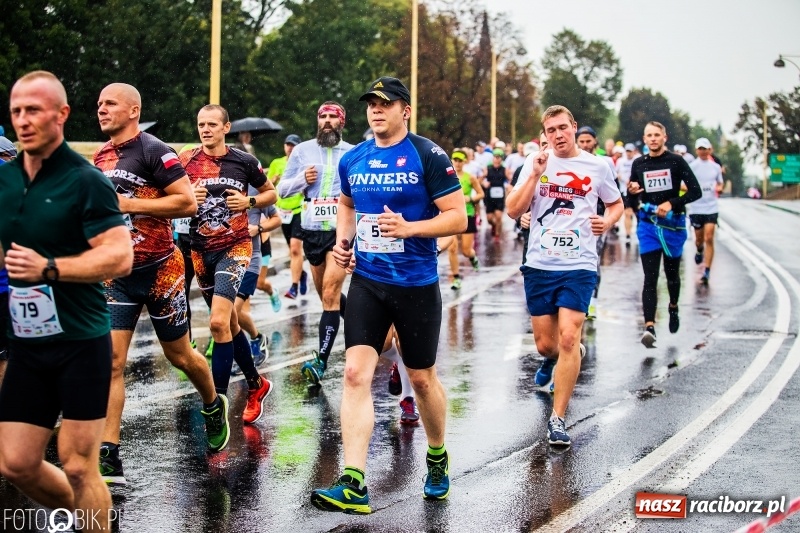 Zdjęcie w galerii na portalu naszraciborz.pl: V RAFAKO Półmaraton Racibórz - bramka otwarta wiadomości z regionu