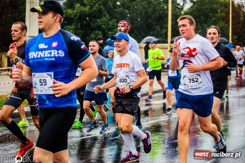 Zdjęcie w galerii na portalu naszraciborz.pl: V RAFAKO Półmaraton Racibórz - bramka otwarta wiadomości z regionu