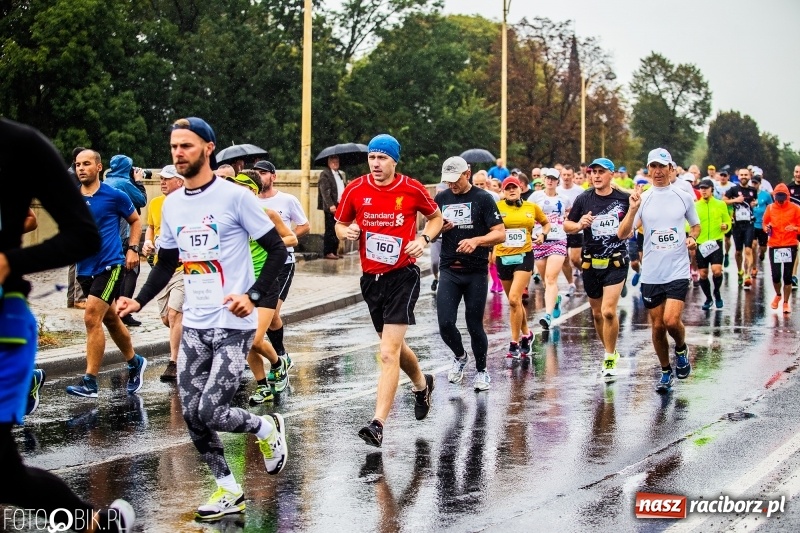 Zdjęcie w galerii na portalu naszraciborz.pl: V RAFAKO Półmaraton Racibórz - bramka otwarta wiadomości z regionu