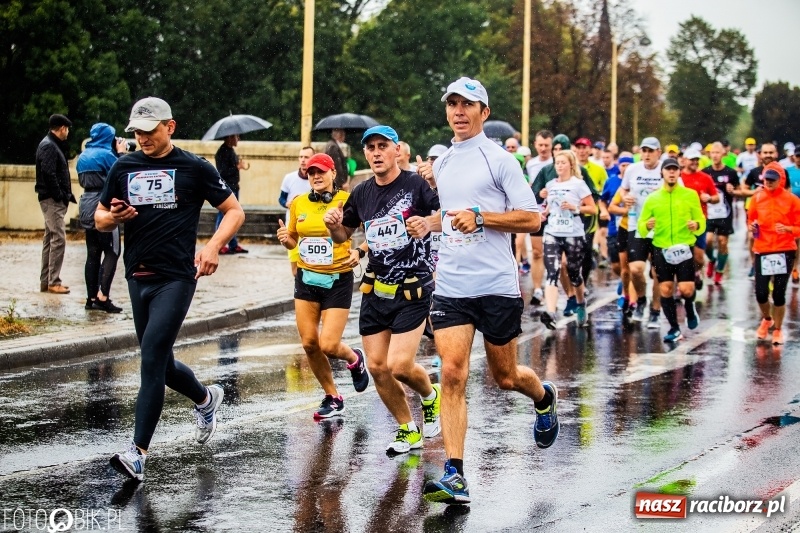 Zdjęcie w galerii na portalu naszraciborz.pl: V RAFAKO Półmaraton Racibórz - bramka otwarta wiadomości z regionu